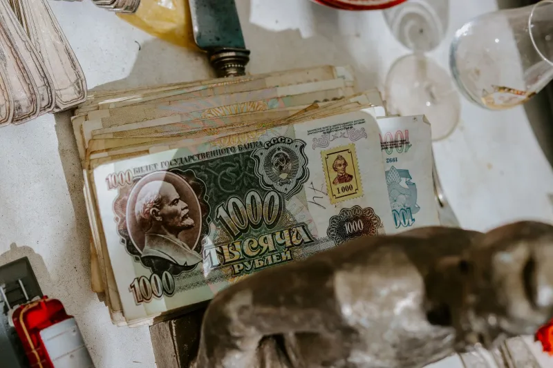 Шутки из подполья: Почему советские анекдоты бьют в цель точнее любого американского стендапа